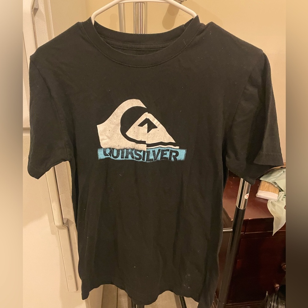 Boys quicksilver t-shirt